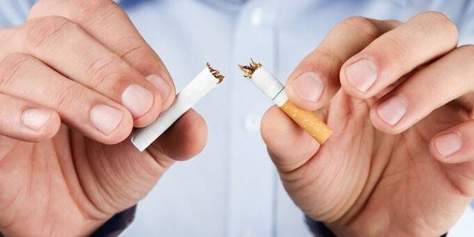 σπασμένο τσιγάρο και τη βλάβη του καπνίσματος